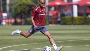 Lucas Moura em treino do São Paulo no CT da Barra Funda