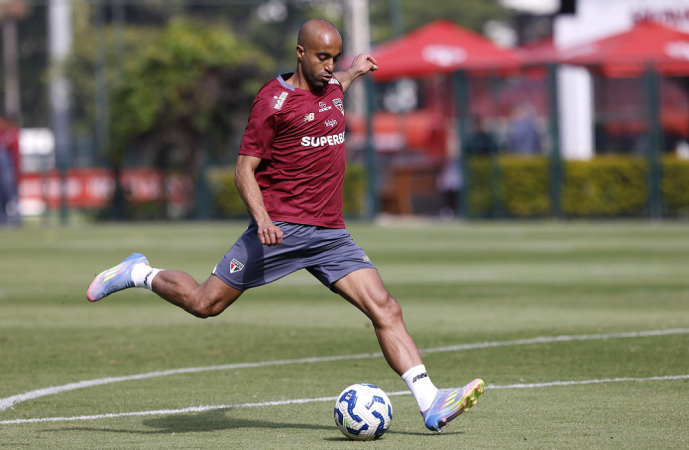 Lucas Moura em treino do São Paulo no CT da Barra Funda