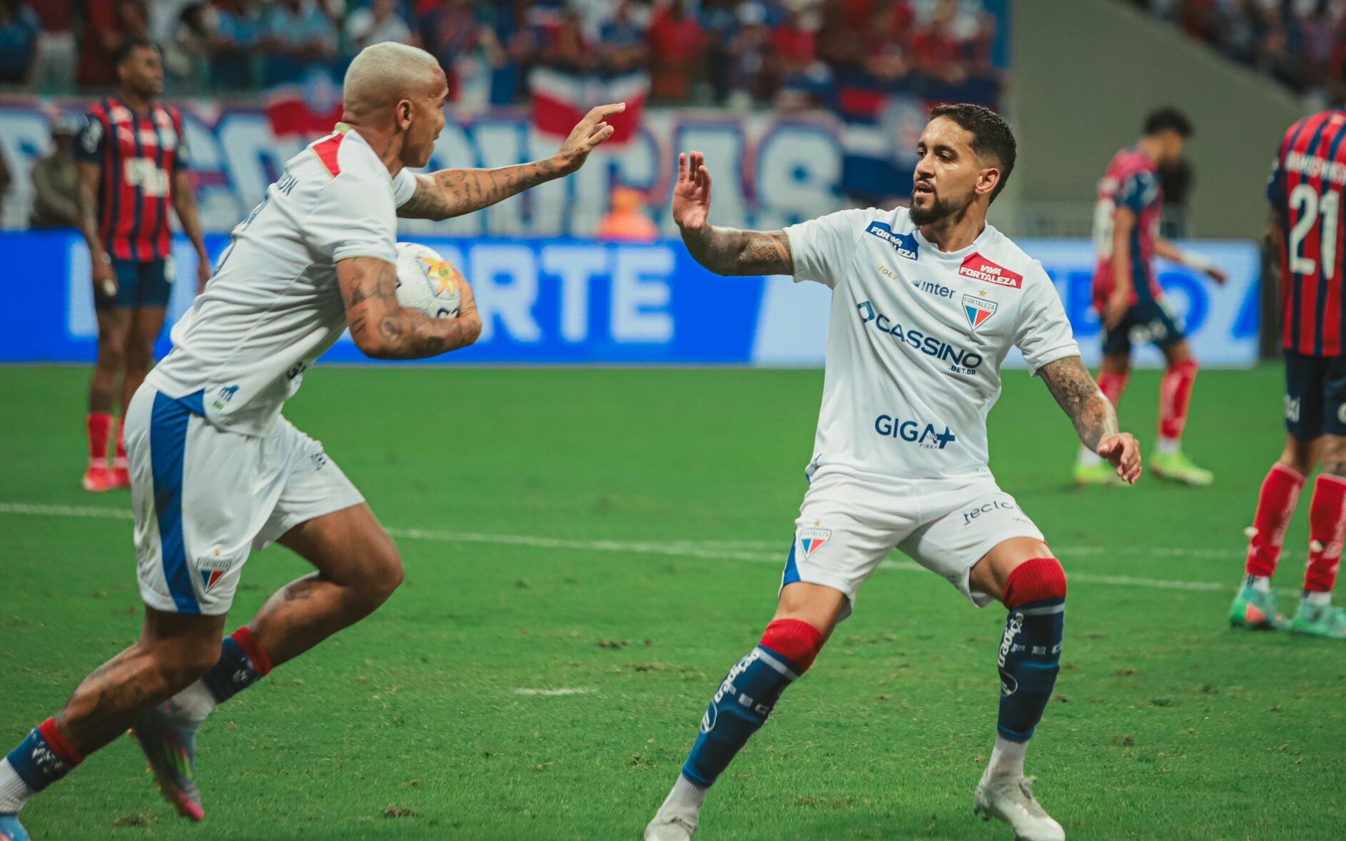 Matheus Pereira, do Fortaleza, em jogo contra o Bahia 