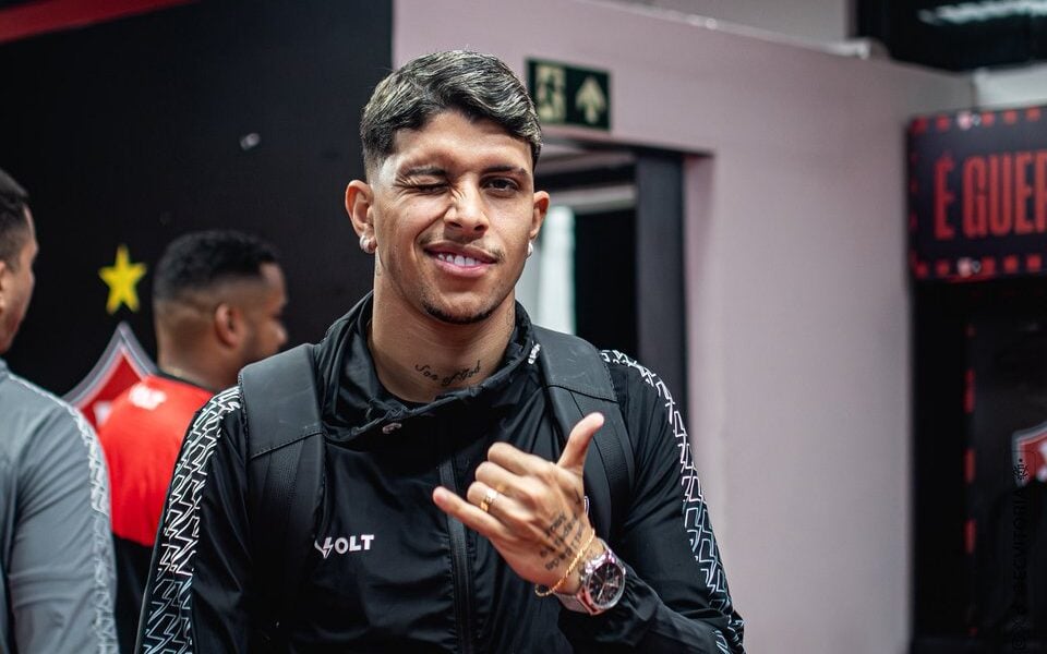 Matheuzinho treina no Barradão 