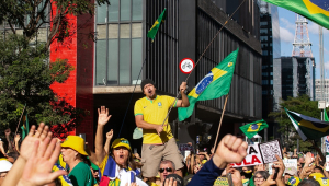 O ex-presidente Jair Bolsonaro (PL) participa de ato com apoiadores na Avenida Paulista