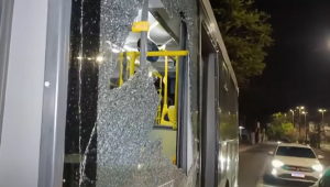 ônibus depredado