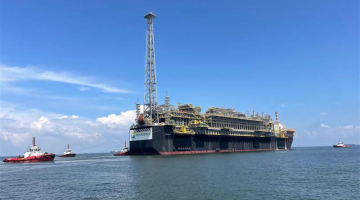 Navio-plataforma P-78 deixa estaleiro de Singapura rumo ao campo de petr&oacute;leo de B&uacute;zios