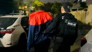 Polícia prende homem suspeito de operar esquema de contrabando de armas