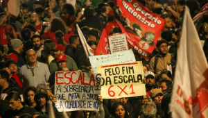 Manifestantes protestam pela taxação das grandes fortunas e contra as atitudes do Congresso contra o povo