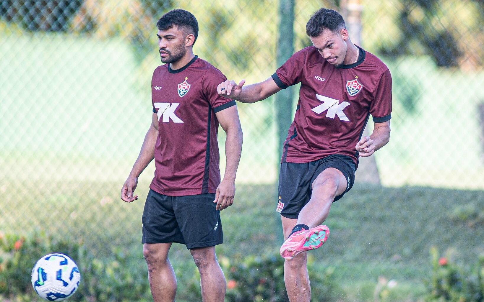 Ronald e Zé Marcos em treino do Vitória 