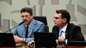 Wilder Morais e Flávio Bolsonaro