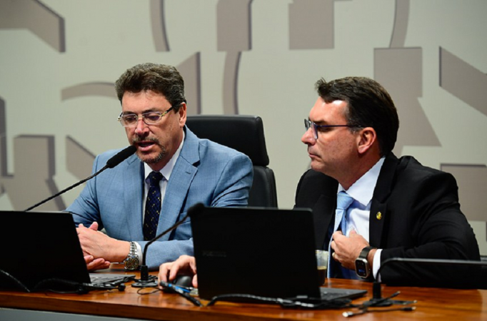 Wilder Morais e Flávio Bolsonaro