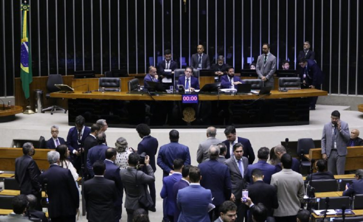 Deputados na sessão do Plenário