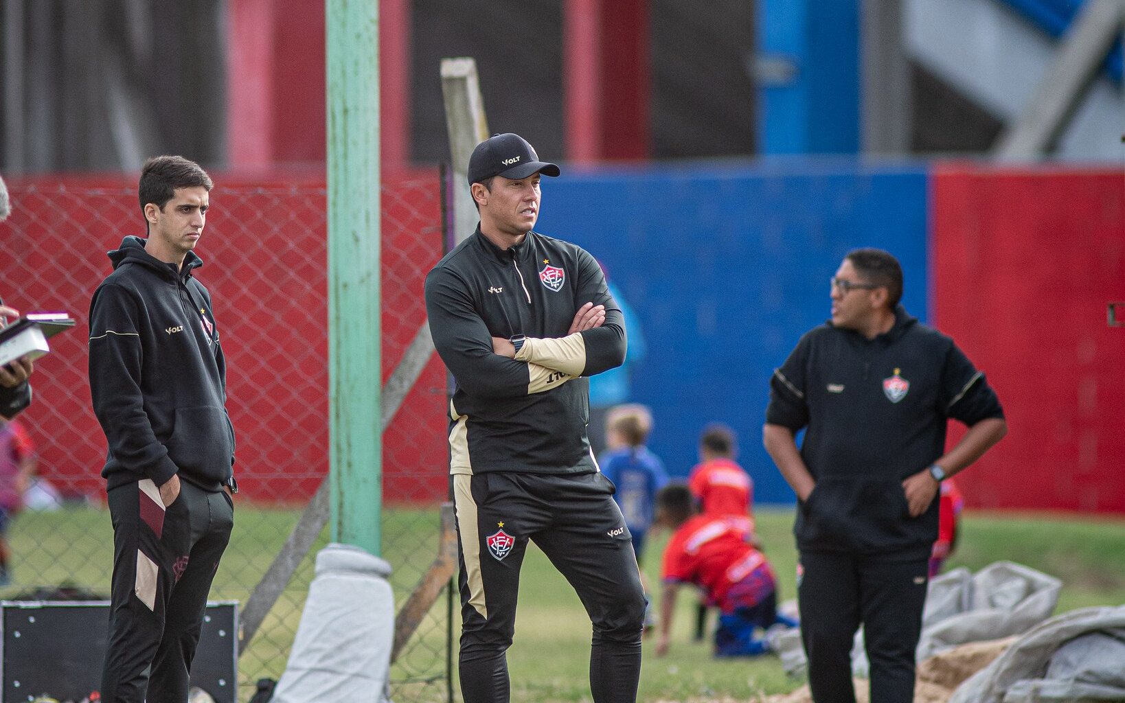 Thiago Carpini em treino do Vitória 