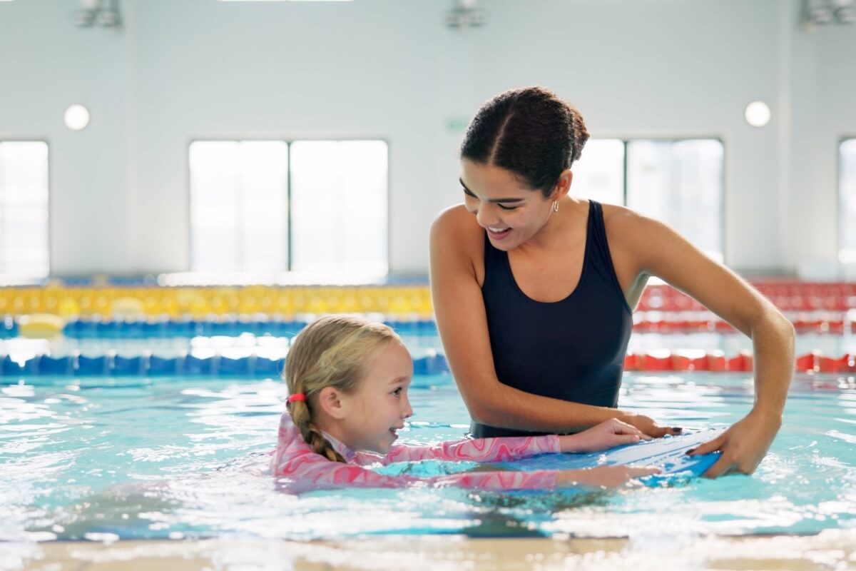 A prática regular da natação contribui significativamente para o fortalecimento do sistema respiratório das crianças 