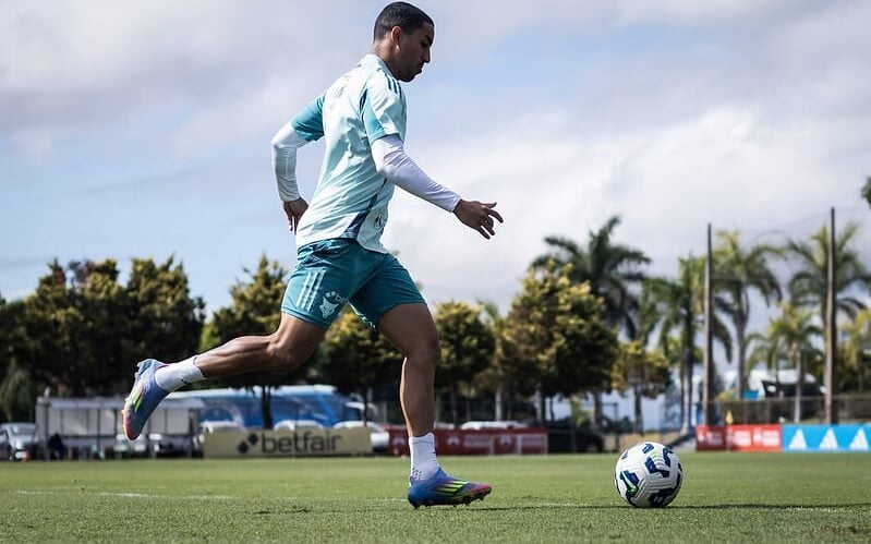 Volante Christian volta ao Cruzeiro após cumprir suspensão no empate com o Vitória 