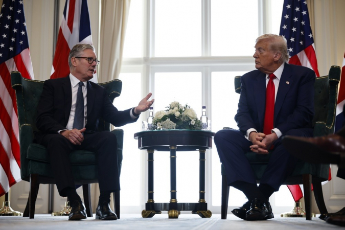 Donald Trump e Keir Starmer durante reunião na Escócia