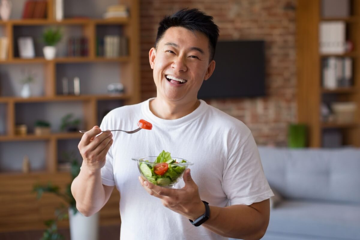 Uma alimentação balanceada contribui para manter os níveis de colesterol sob controle 