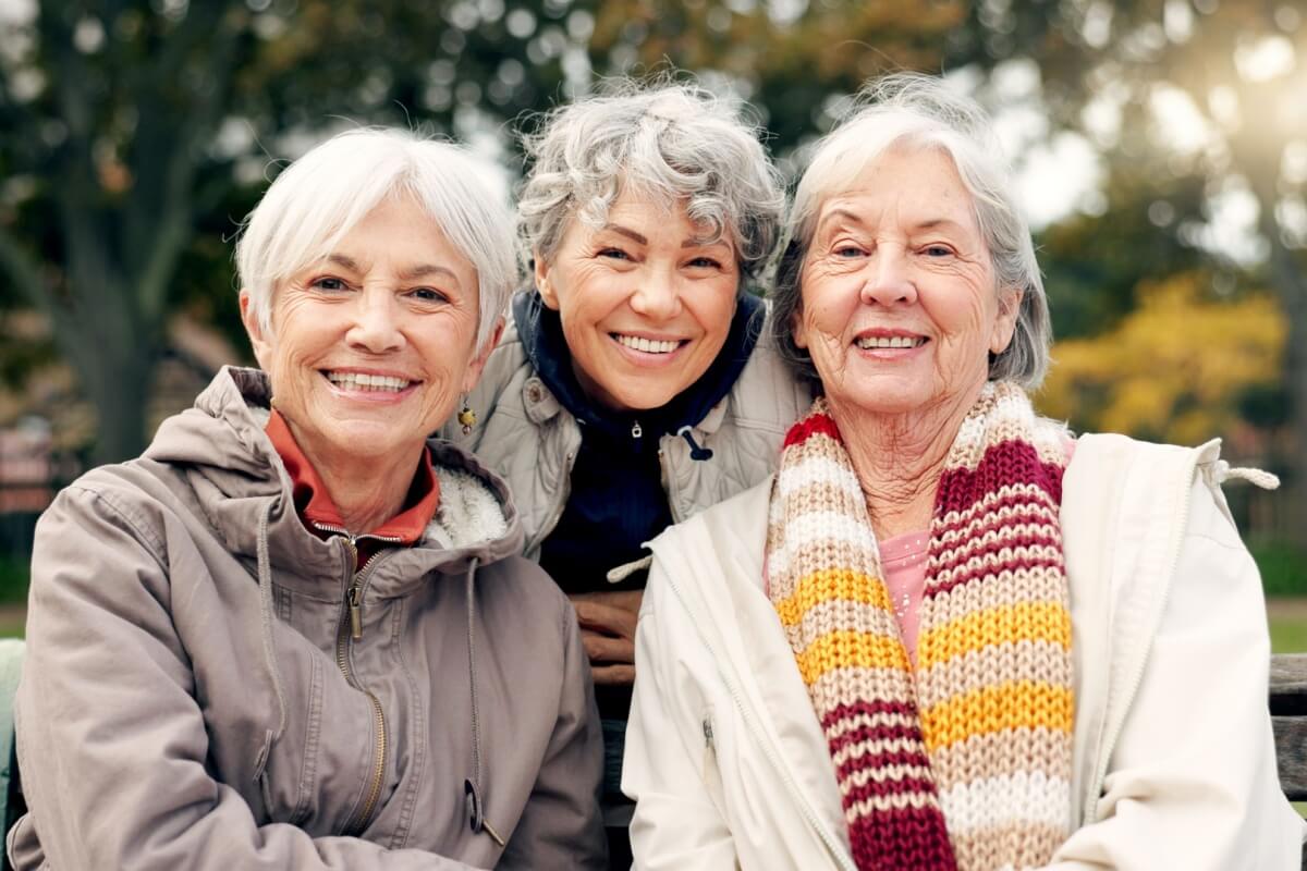 Os amigos são essenciais para a saúde mental dos idosos 