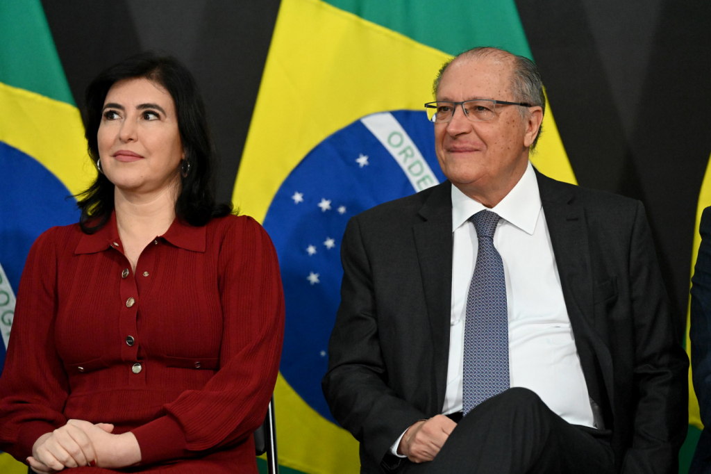 Pane em avião faz comitiva de Alckmin aguardar troca de aeronave na Colômbia
