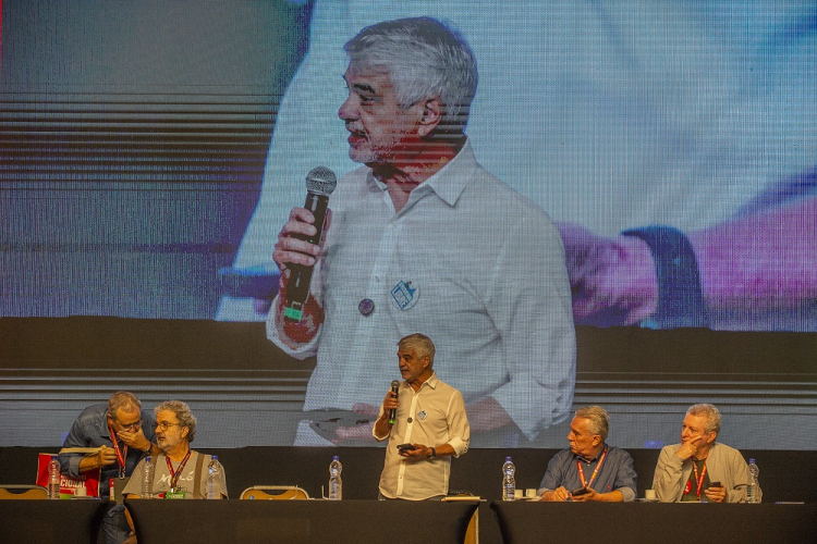 Presidente do PT afirma que Cristina Kirchner é vítima de ‘um caso claro’ de lawfare na Argentina