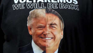 Manifestantes participam do ato Pró-Bolsonaro no Eixo Monumental em frente a sede do Banco Central em Brasília