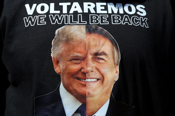 Manifestantes participam do ato Pró-Bolsonaro no Eixo Monumental em frente a sede do Banco Central em Brasília