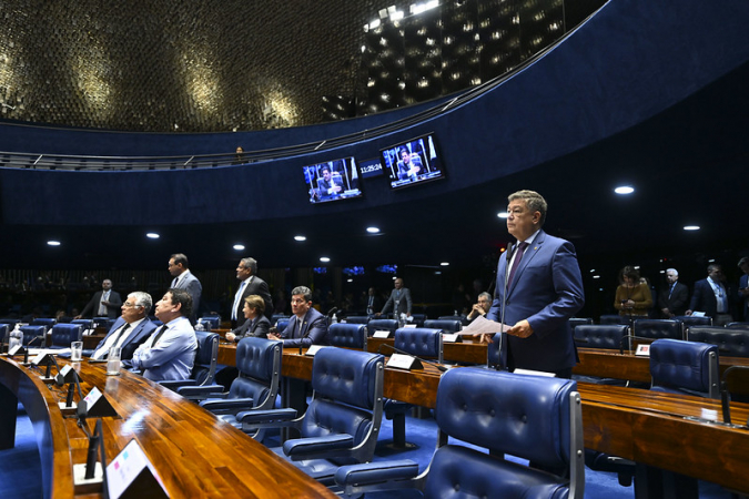 Plenário do Senado Federal durante votação de projeto que assegura a isenção do Imposto de Renda para quem recebe até dois salários mínimos