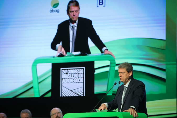 Tarcísio de Freitas discursa durante cerimônia de abertura do