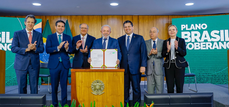 Lula assina Medida Provisória para amenizar efeitos das tarifas americanas