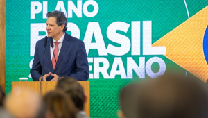 O ministro Fernando Haddad na cerimônia de assinatura da Medida Provisória Brasil Soberano