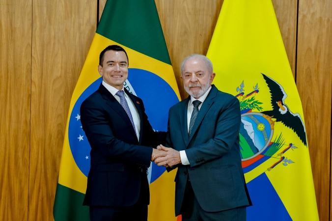 Lula posa para foto com Daniel Noboa após encontro entre os líderes de Brasil e Equador no Palácio do Planalto