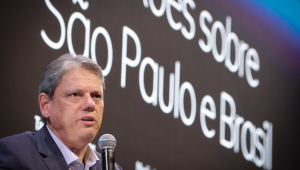 Tarcísio de Freitas durante evento da Warren Investimentos