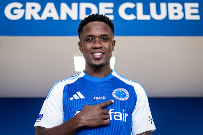 Cruzeiro anuncia contratação de Luis Sinisterra