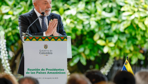 Lula discursa na Plaza de Armas, em Bogotá, durante a Cúpula dos Países Amazônicos
