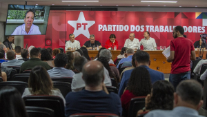 O ministro Fernando Haddad participa por videoconferência de evento do PT em Brasília