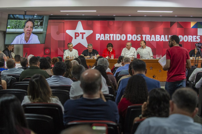 O ministro Fernando Haddad participa por videoconferência de evento do PT em Brasília