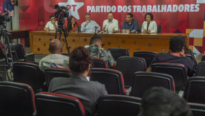 Em coletiva de imprensa, presidente nacional do PT detalha estratégias estaduais e defende frente ampla