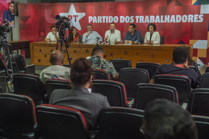 Em coletiva de imprensa, presidente nacional do PT detalha estratégias estaduais e defende frente ampla