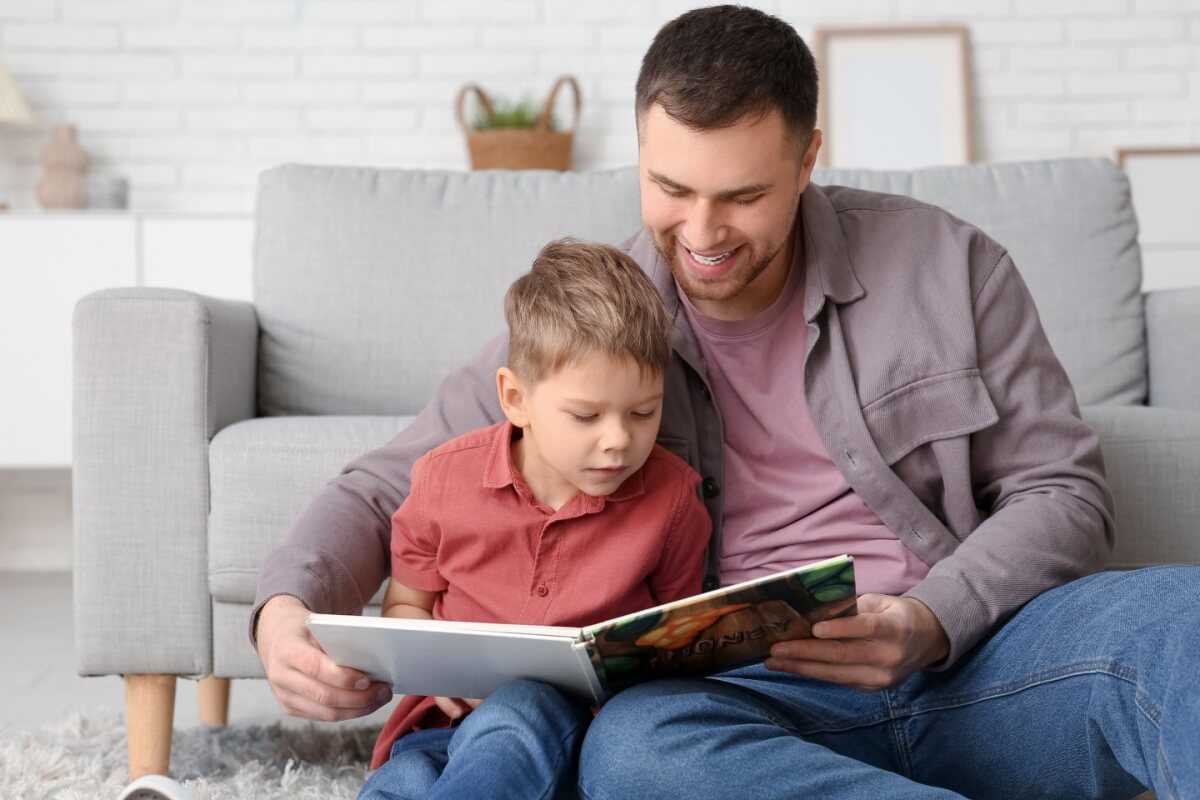 Ler juntos pode abrir espaço para conversas, risadas e acolhimento 