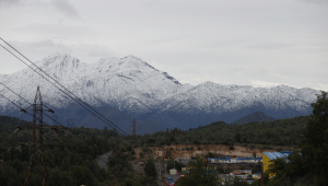 Vista da Cordilheira dos Andes, na entrada de controle Los Maitenes, na mina El Teniente