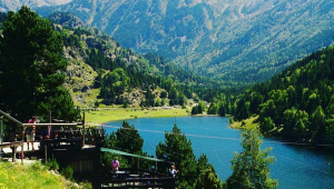 Parque Tyrovol, em Porte-Puymorens, na França., oferece passeios de tirolesa