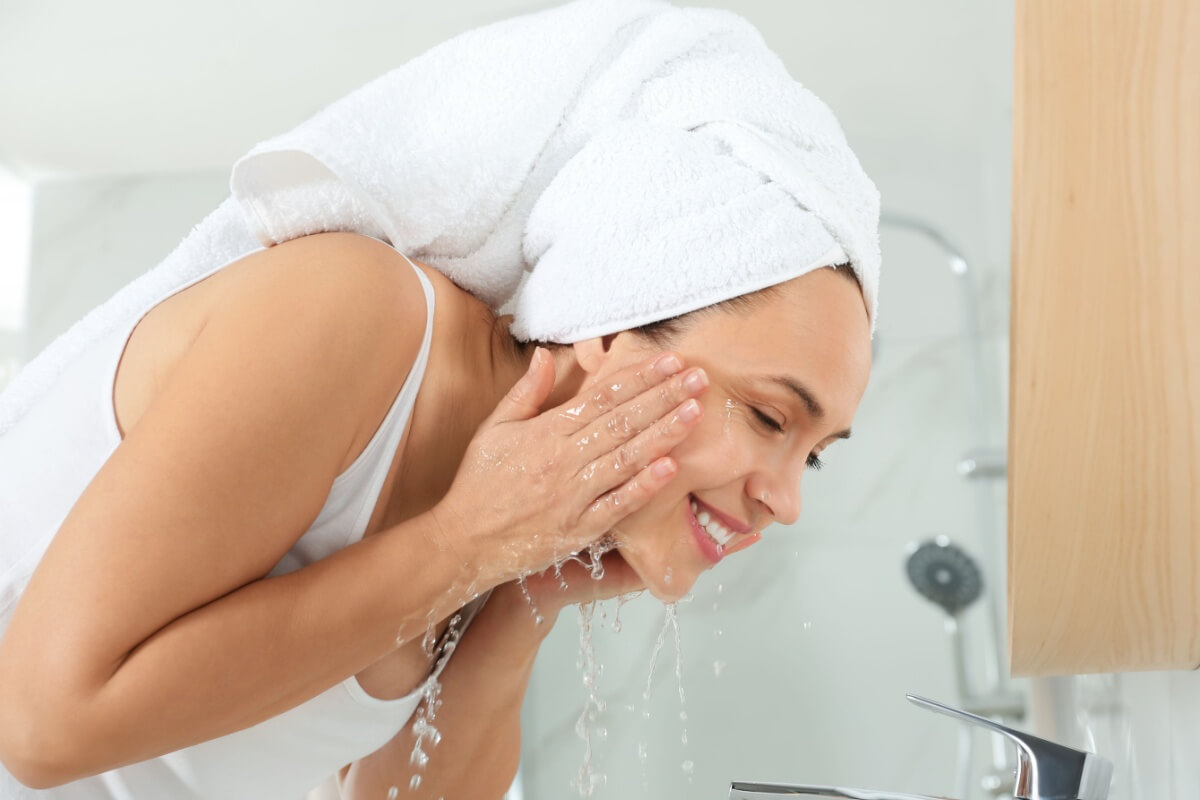 Cuidar da pele é essencial para garantir um bom resultado na maquiagem 