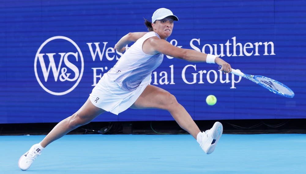 Iga Swiatek sobe para 2ª posição no ranking da WTA após vitória em Cincinnati; Bia Haddad volta ao Top 20