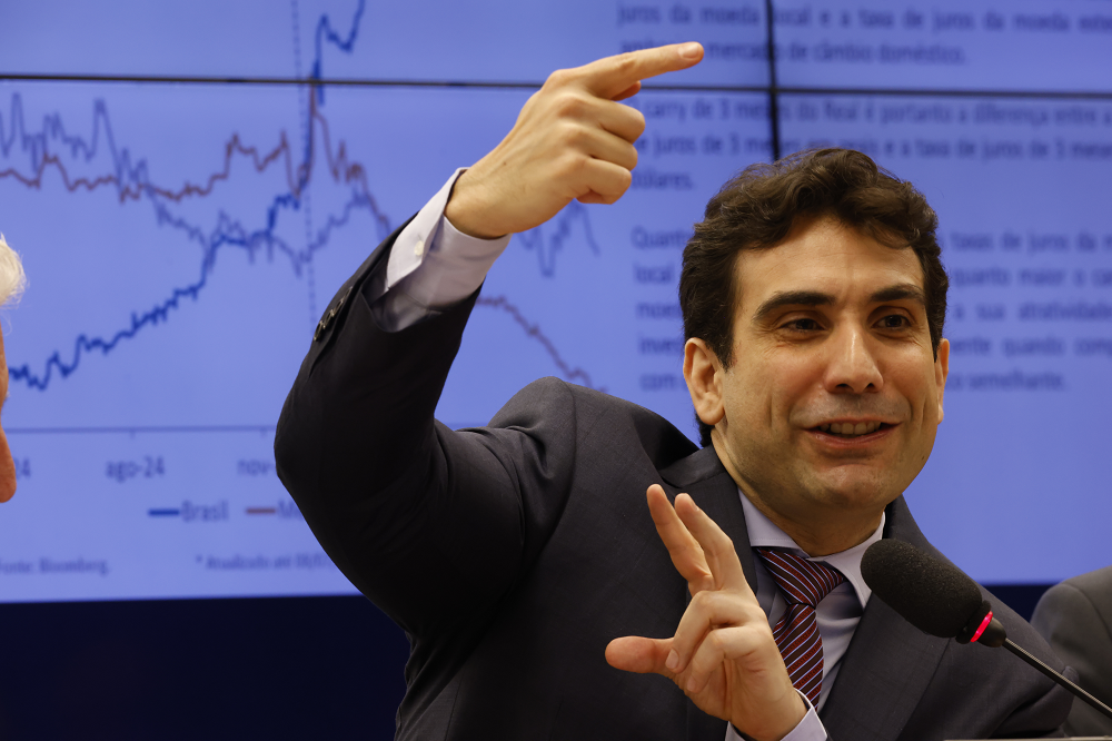 Galípolo diz que juros seguirão altos por período prolongado para conter inflação