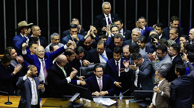 Motta dá aval para avanço de processos contra deputados que participaram de motim no plenário da Câmara