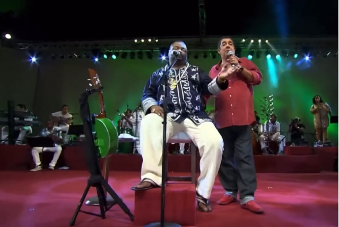 Arlindo Cruz e Zeca Pagodinho cantam juntos a música "Meu Poeta"