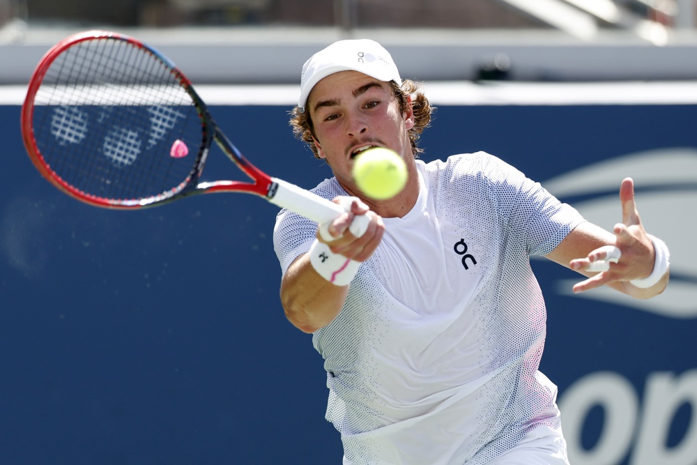 João Fonseca perde de 22º do mundo em jogo de ‘trocação’ e cai na 2ª rodada do US Open
