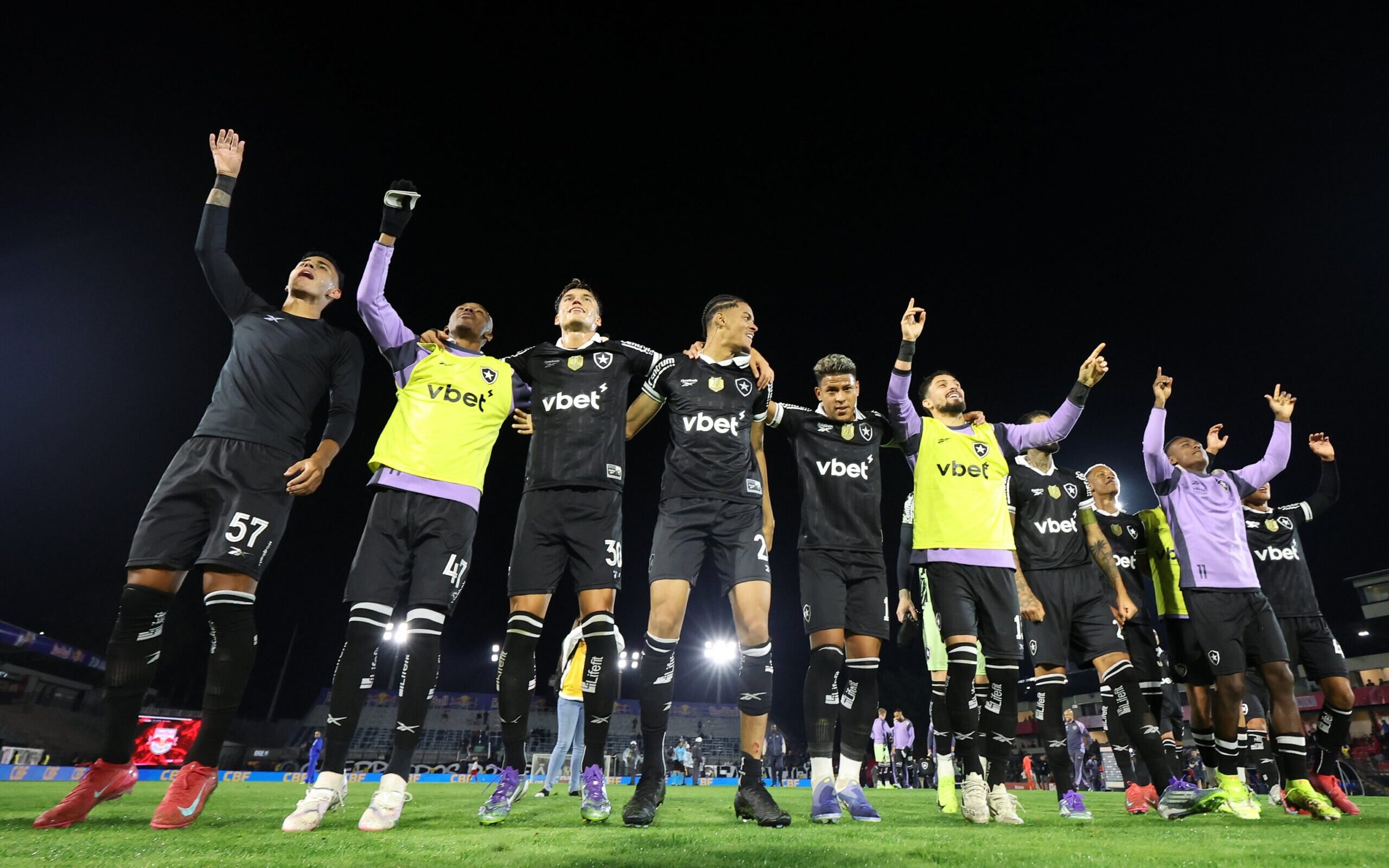 Botafogo eliminou o Bragantino nas quartas da Copa do Brasil 