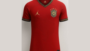 Camisa vermelha da Seleção Brasileira