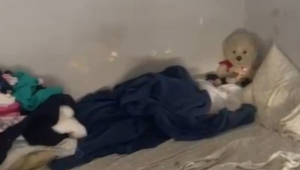 Quarto em condições precárias onde vivia menina de seis anos resgatada pela polícia em Sorocaba, no interior de São Paulo