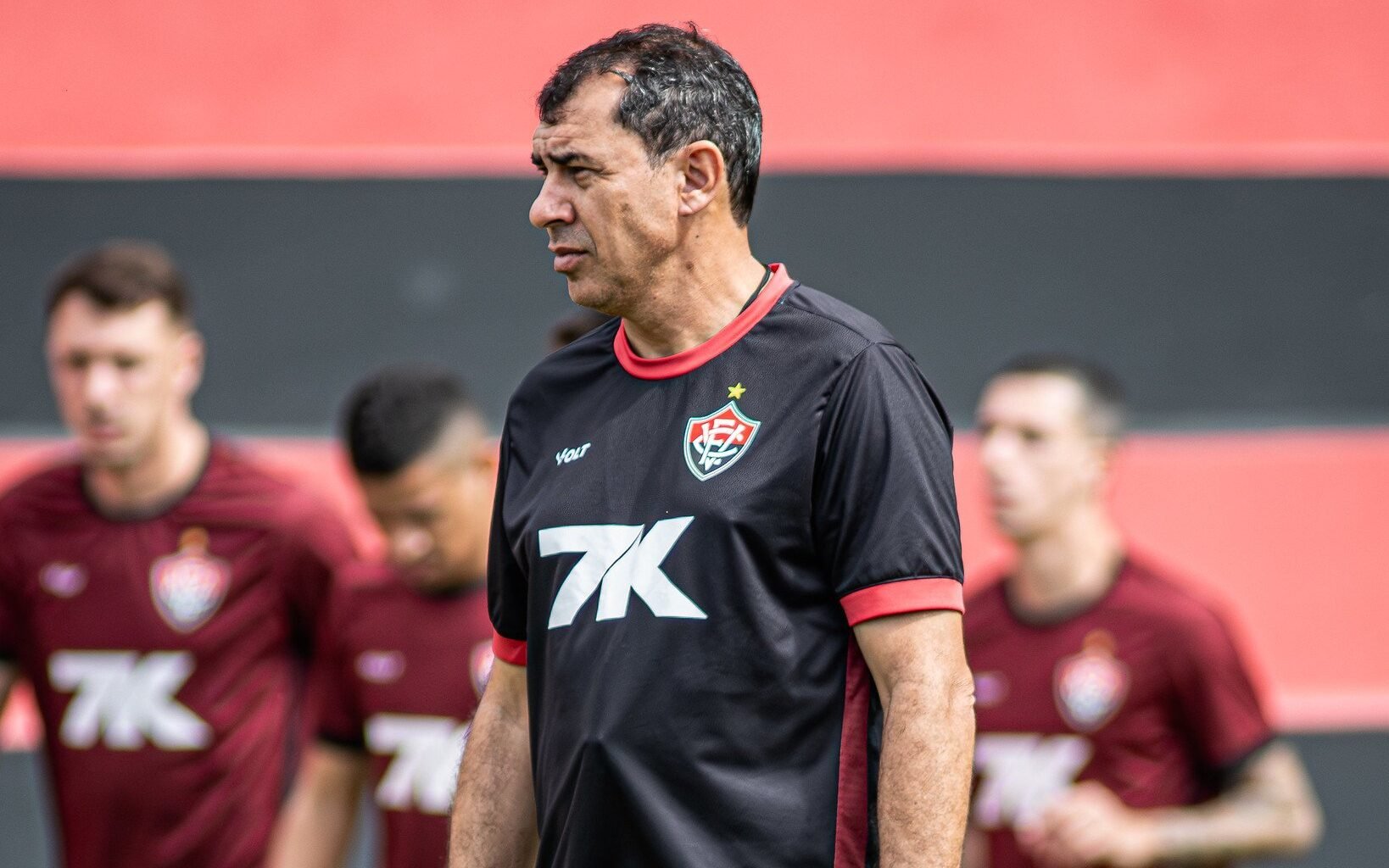 Carille comanda treino do Vitória no Barradão 