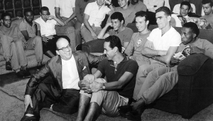 O sr. Paulo Machado de Carvalho encontra com os jogadores, dirigentes e comissão técnica na concentração da Seleção Brasileira para anunciar que ficaria na chefia da delegação que iria ao Chile dois meses depois.