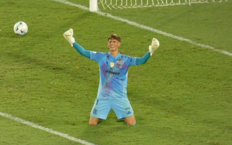 Goleiro colhe frutos de conselhos de ídolos ao garantir título do Mundial ao Flamengo
